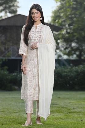 off-white geometric printed viscose muslin kurta pants & dupatta set with mirror work embroidery. - off white