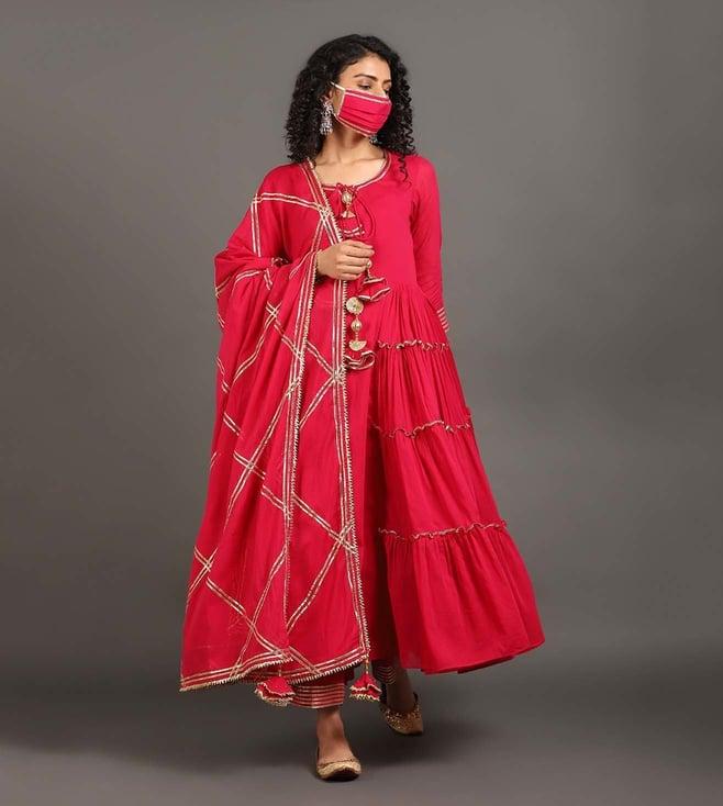 omaana jaipure magenta gulabi zeenat side tier kurta with palazzo & dupatta