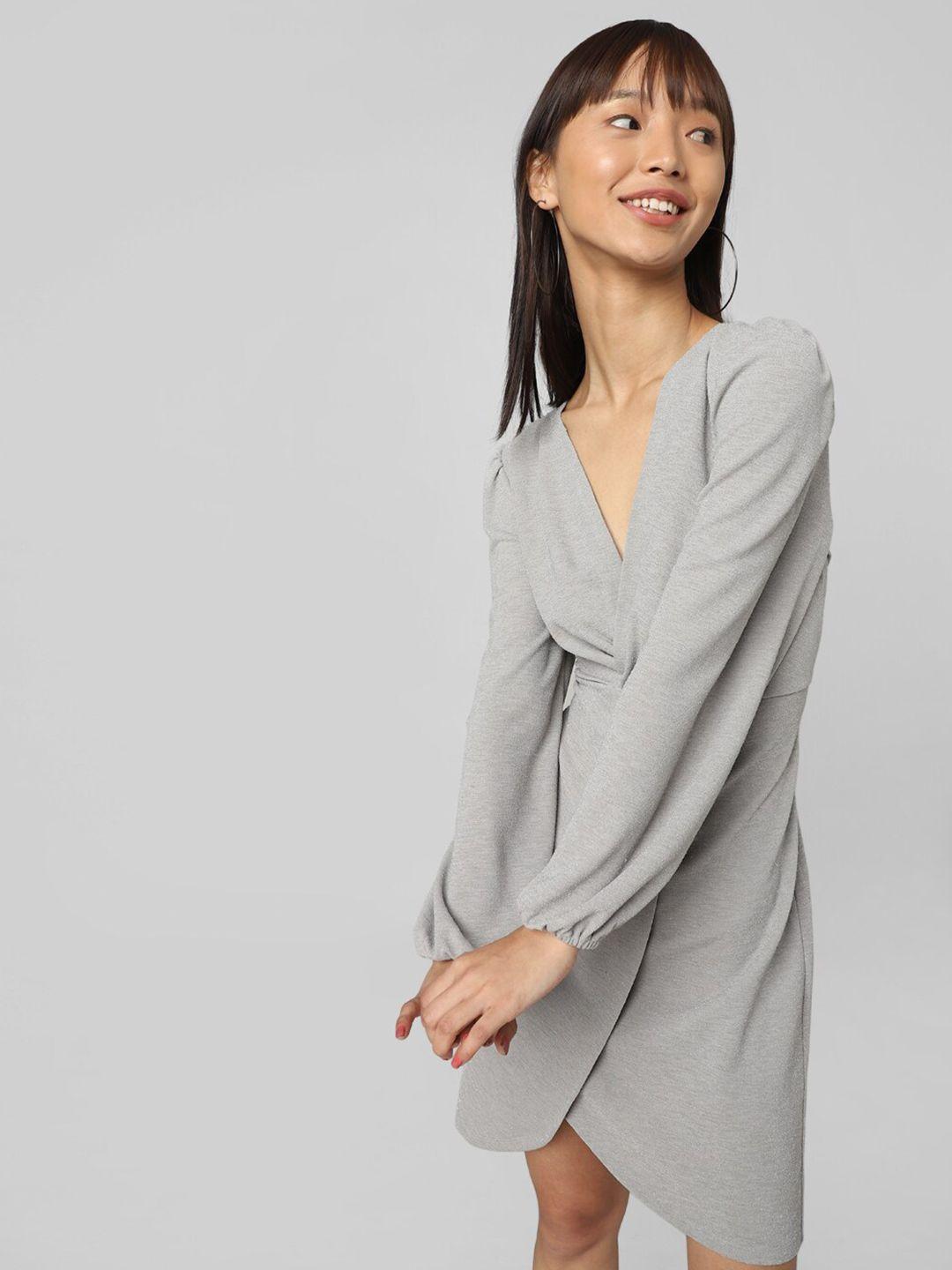 only v- neck puff sleeves wrap dress
