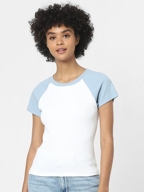 only white round neck t-shirt