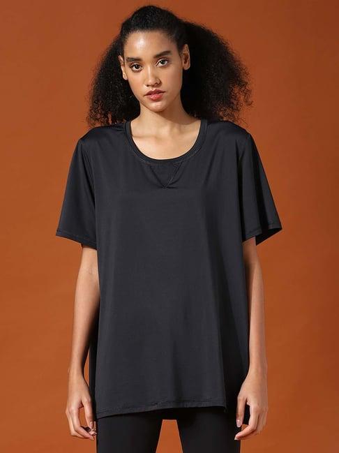 only black round neck t-shirt