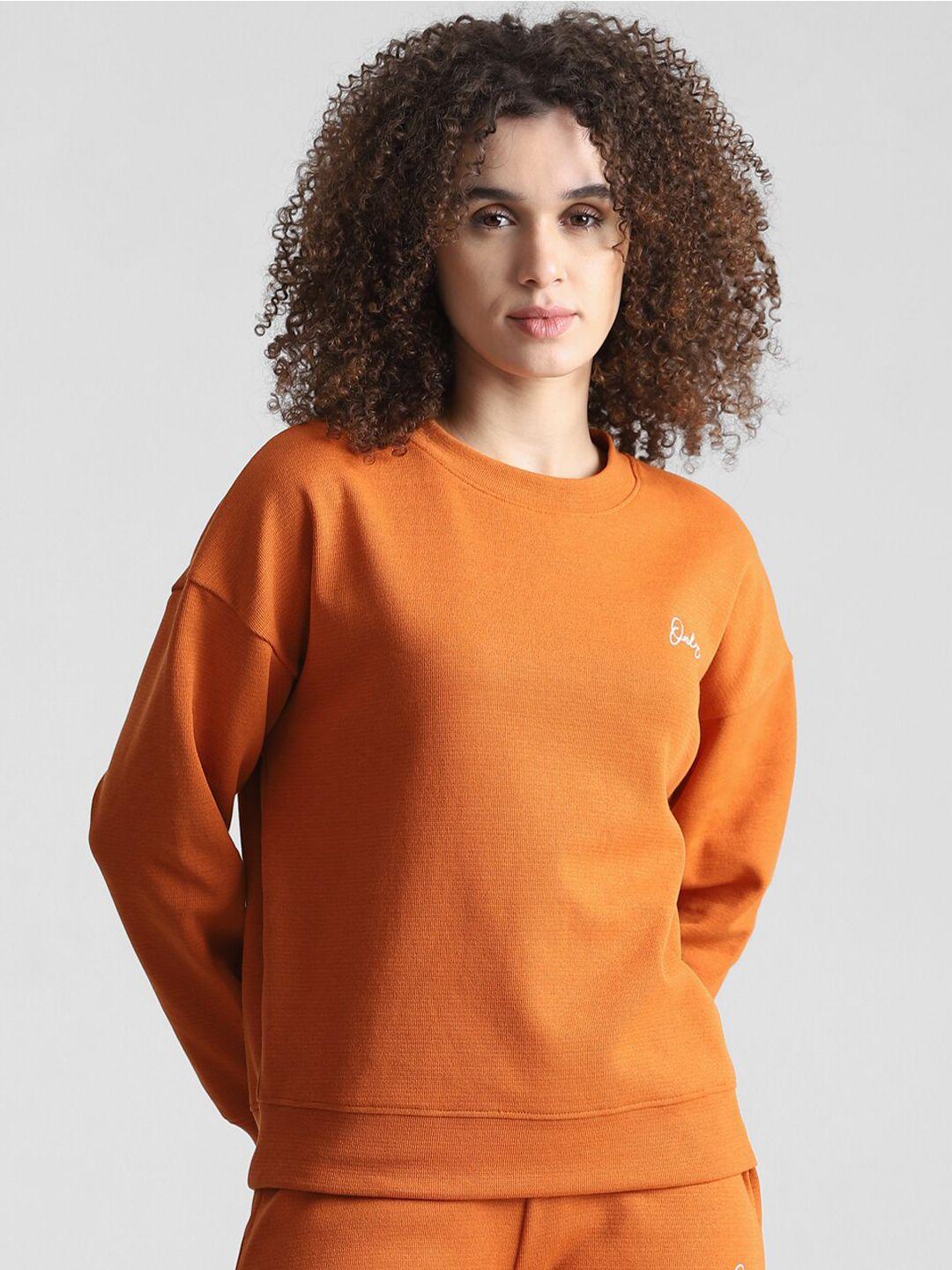 only round neck pullover sweatshirt