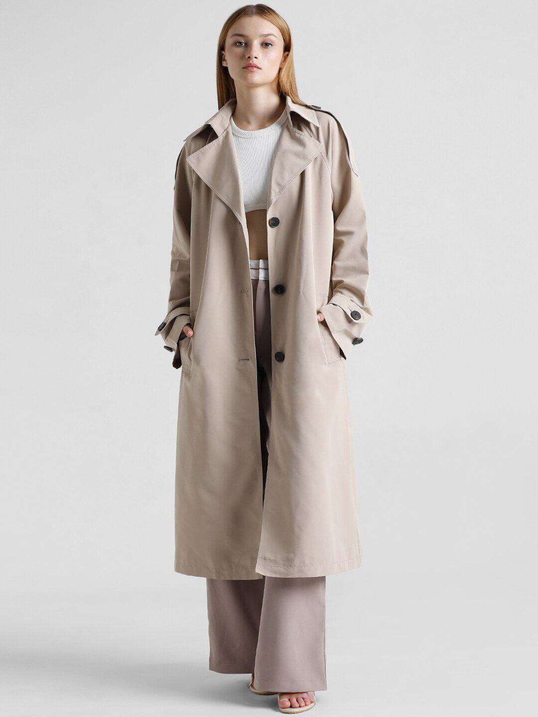 only single-breasted trench coat