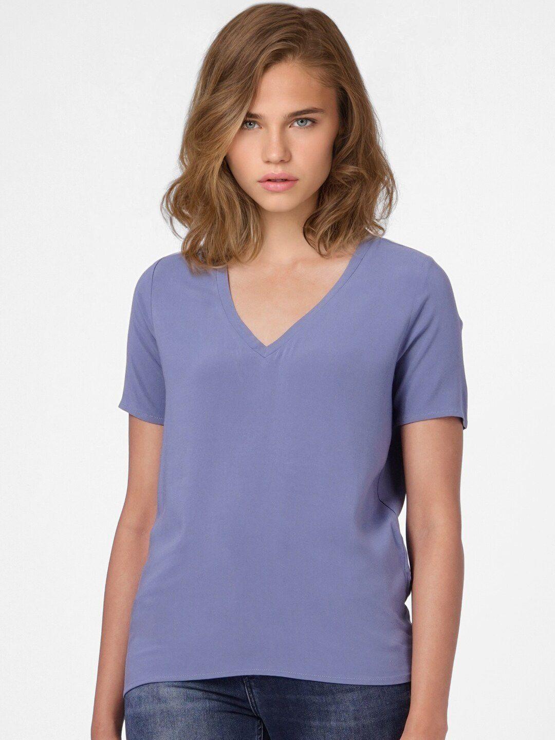 only women blue v-neck pockets t-shirt