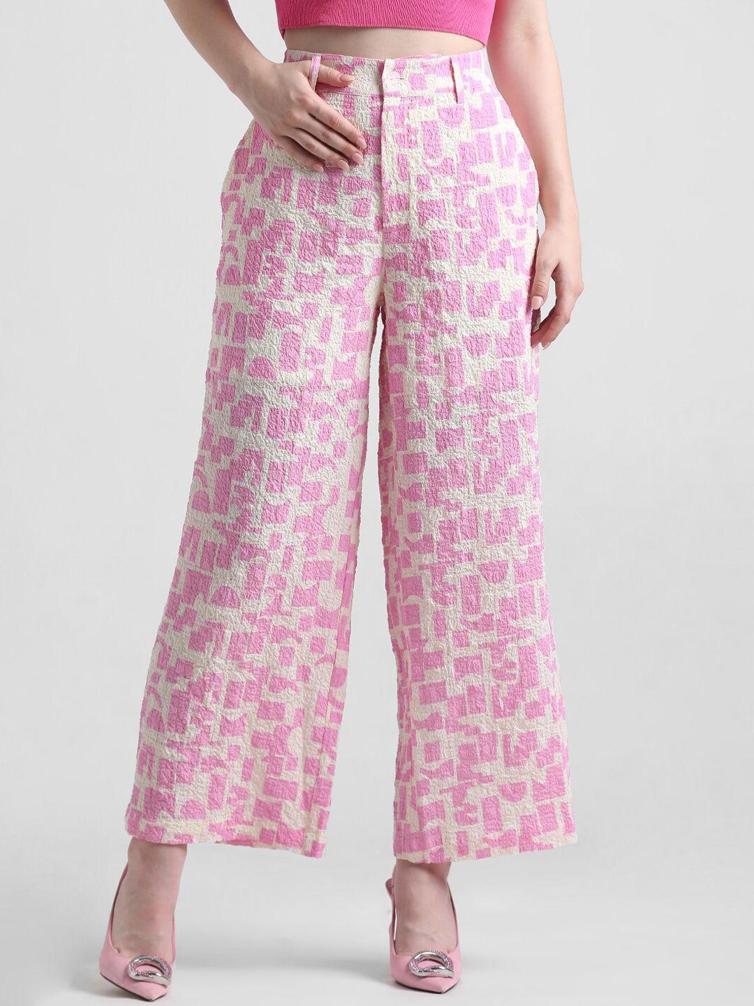 only women geometric printed high-rise trousers
