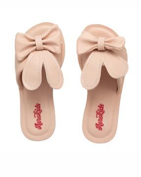 open-toe slip-on flip-flops with bow accent