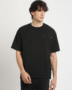 oversized fit crew-neck t-shirt with patch pocket