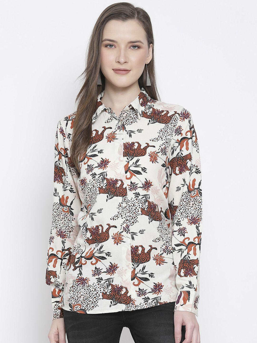 oxolloxo women cream-coloured & brown regular fit printed casual shirt