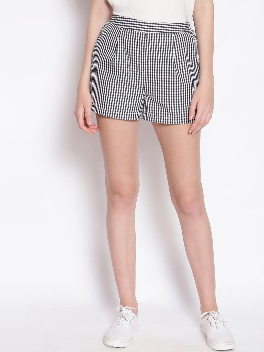 oxolloxo women black & white gingham checked regular fit pure cotton regular shorts