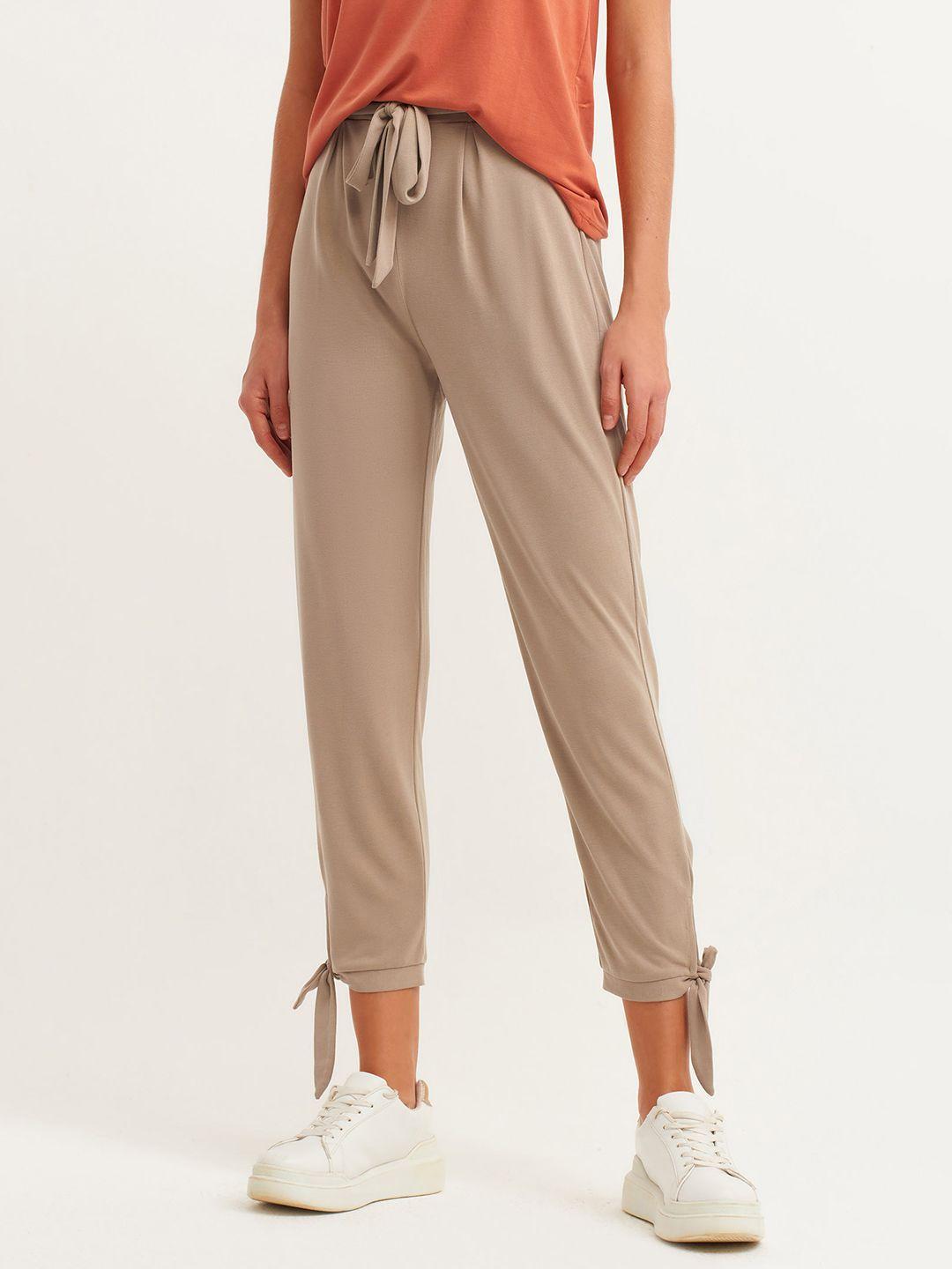 oxxo women taupe solid trousers