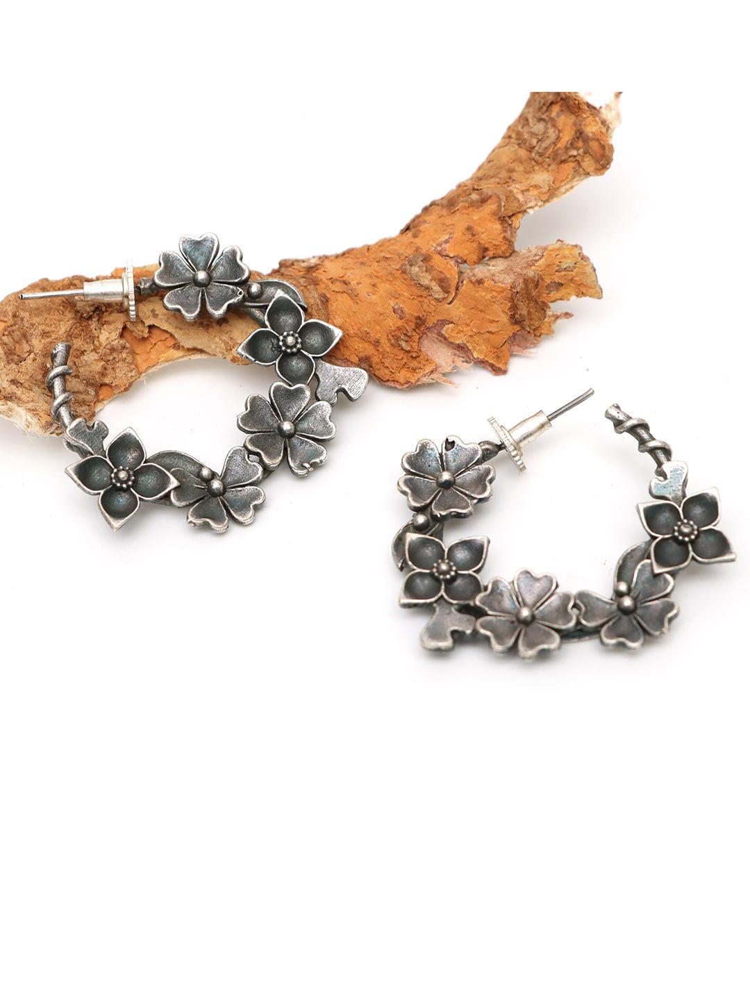 ozanoo silver-toned floral hoop earrings