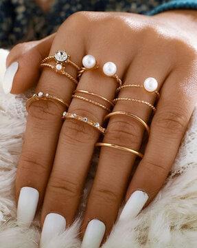 pack of 8 gold-plated pearl rings