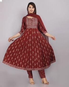 paisley print flared kurta with pants & dupatta