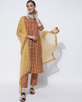 paisley print straight kurta set with dupatta