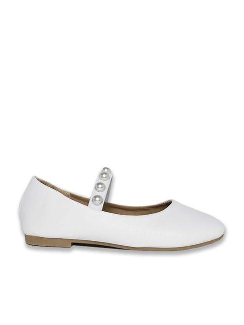 pantaloons junior white mary jane shoes