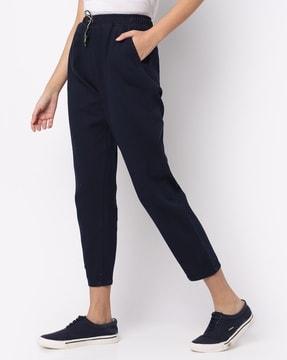 pants with drawstring fastening