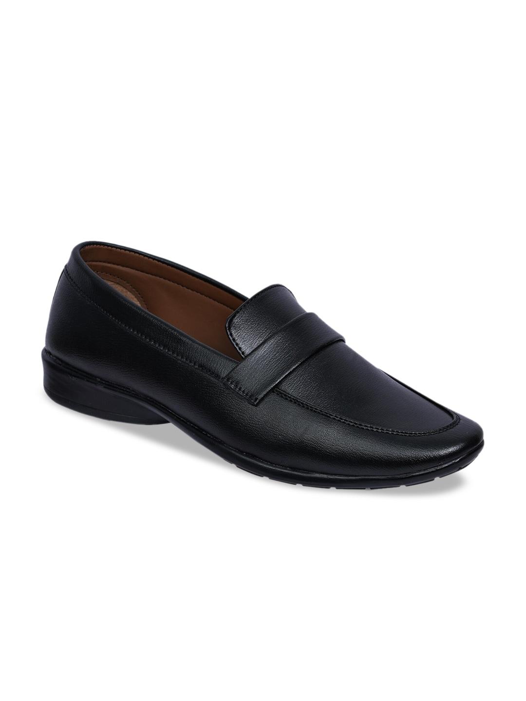 paragon men textured formal loafers