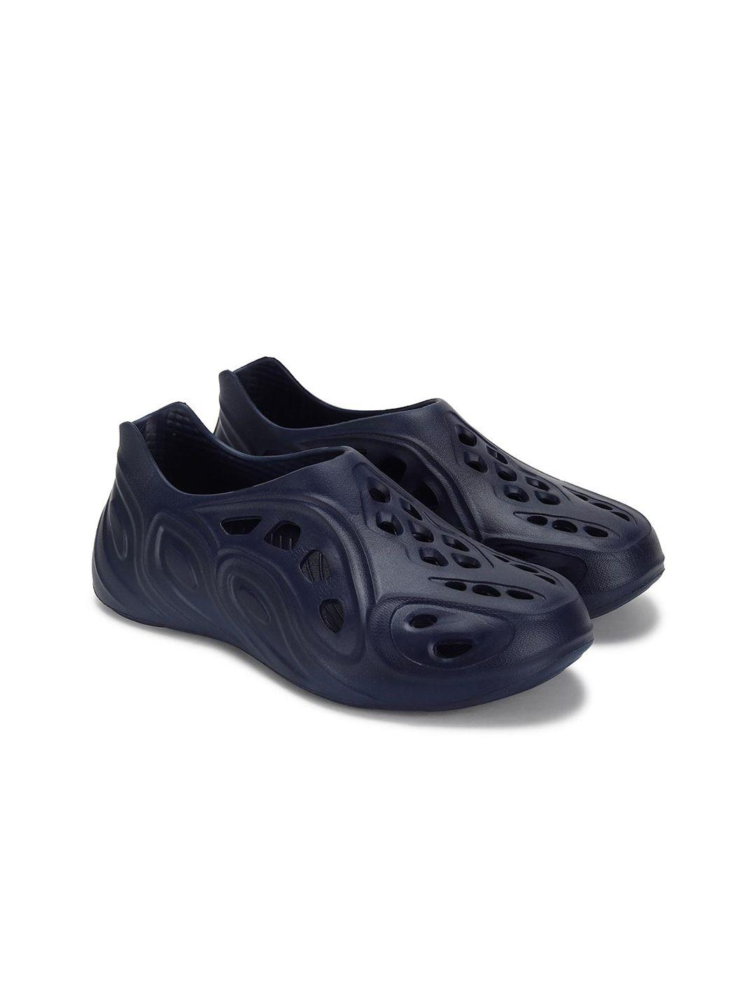 paragon men textured rubber clogs