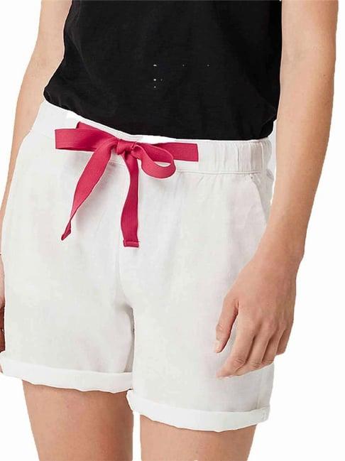 patrorna white regular fit shorts