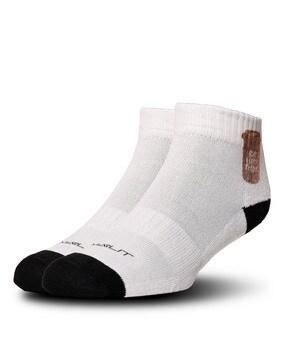 patterned ankle-length socks
