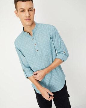 patterned regular fit short kurta with patch pocket