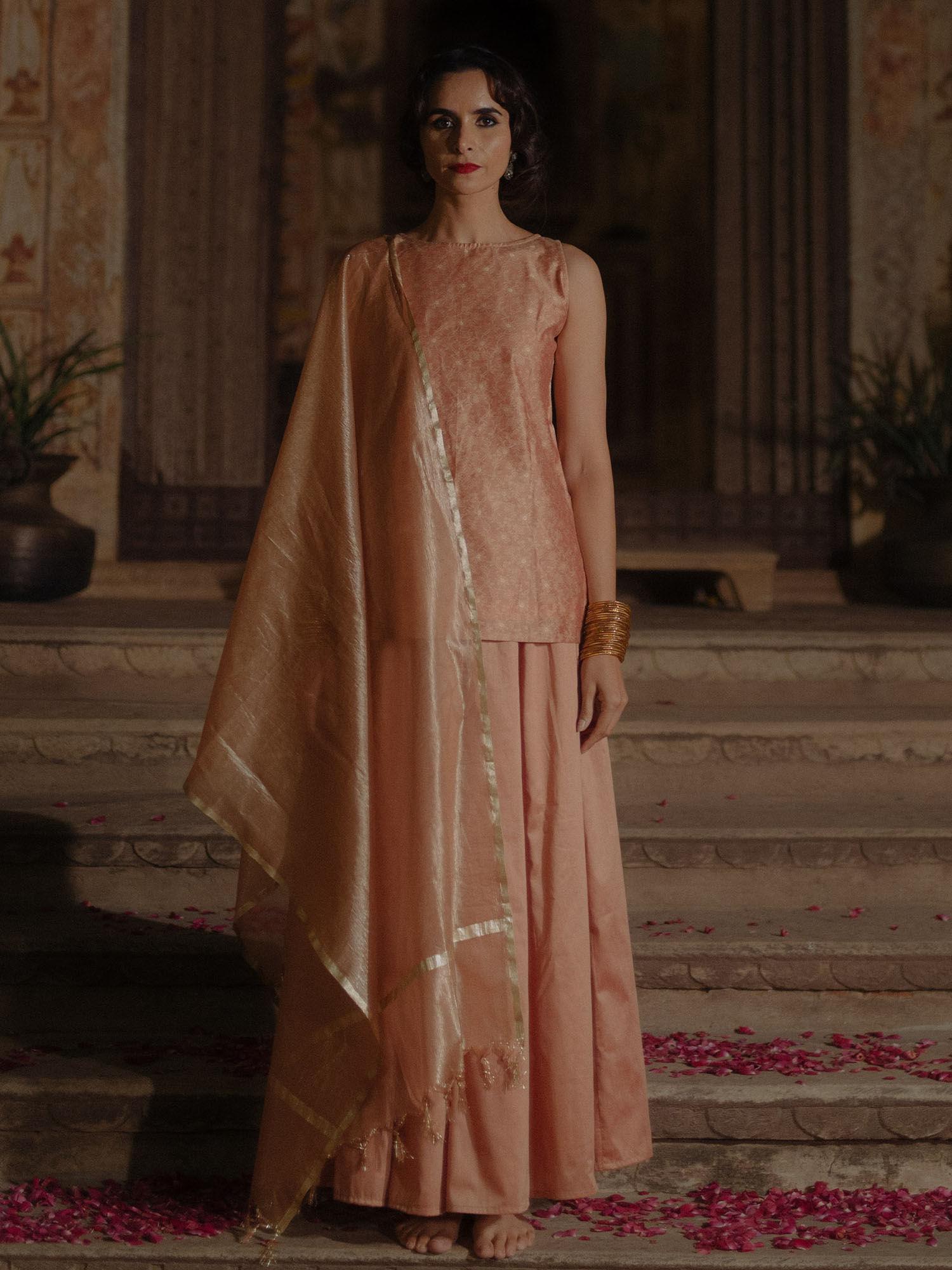 peach brocade short kurta with skirt & organza dupatta (set of 3)