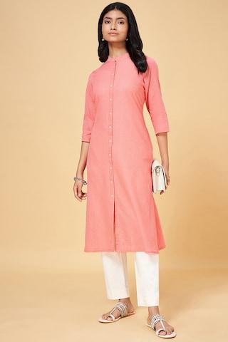 peach textured casual mandarin 3/4th sleeves calf-length women regular fit kurta