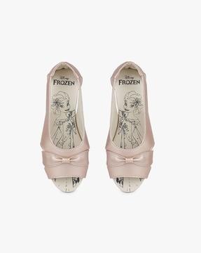 peep-toe ballerinas with cutouts