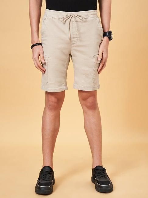 people by pantaloons snow white cotton regular fit cargo shorts