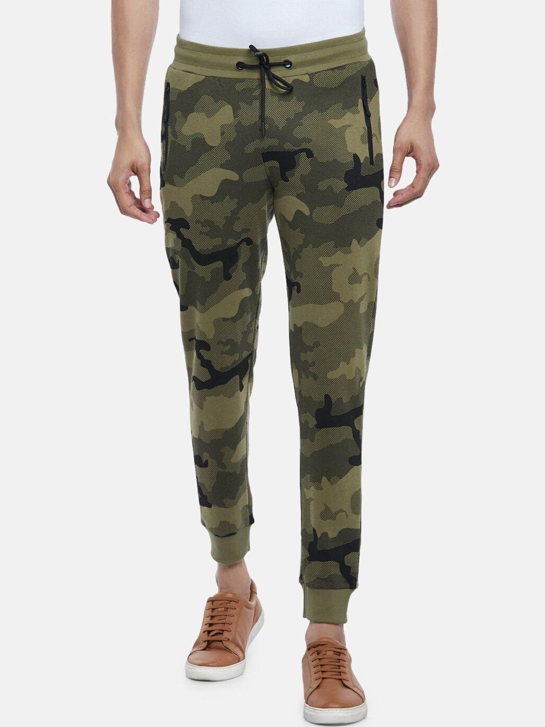 people men green camouflage printed regular fit cotton joggers