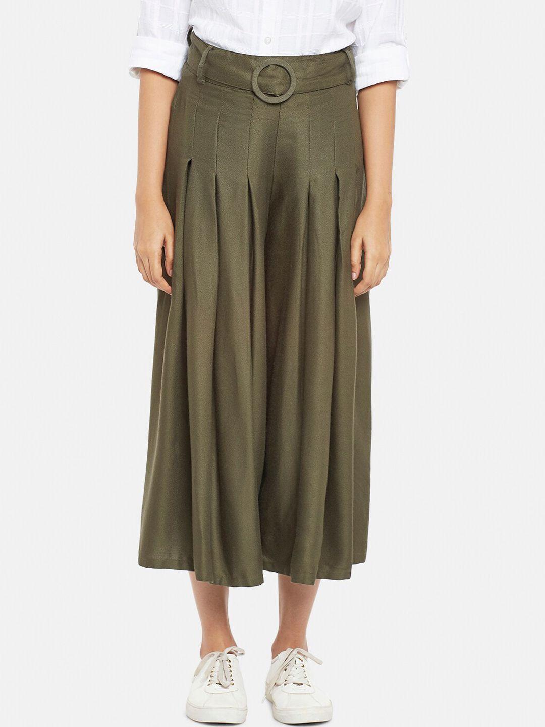 people women green pleated culottes