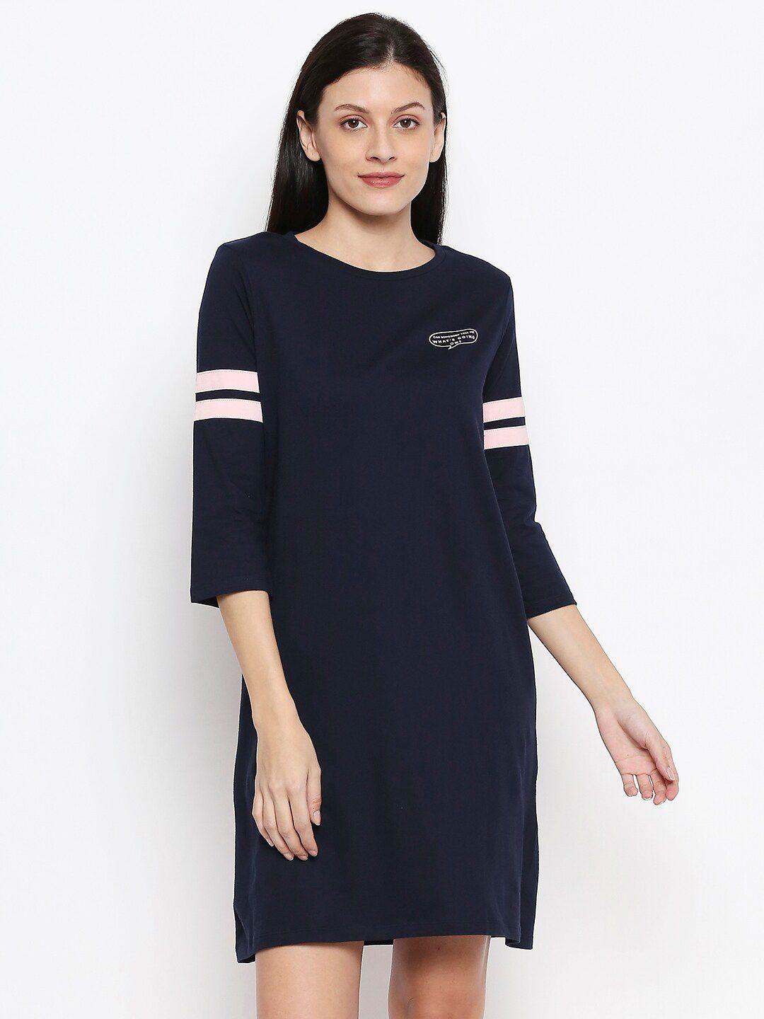 people women navy blue & pink solid nightdress