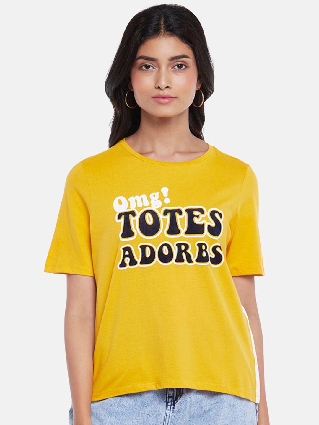 people yellow typography print top