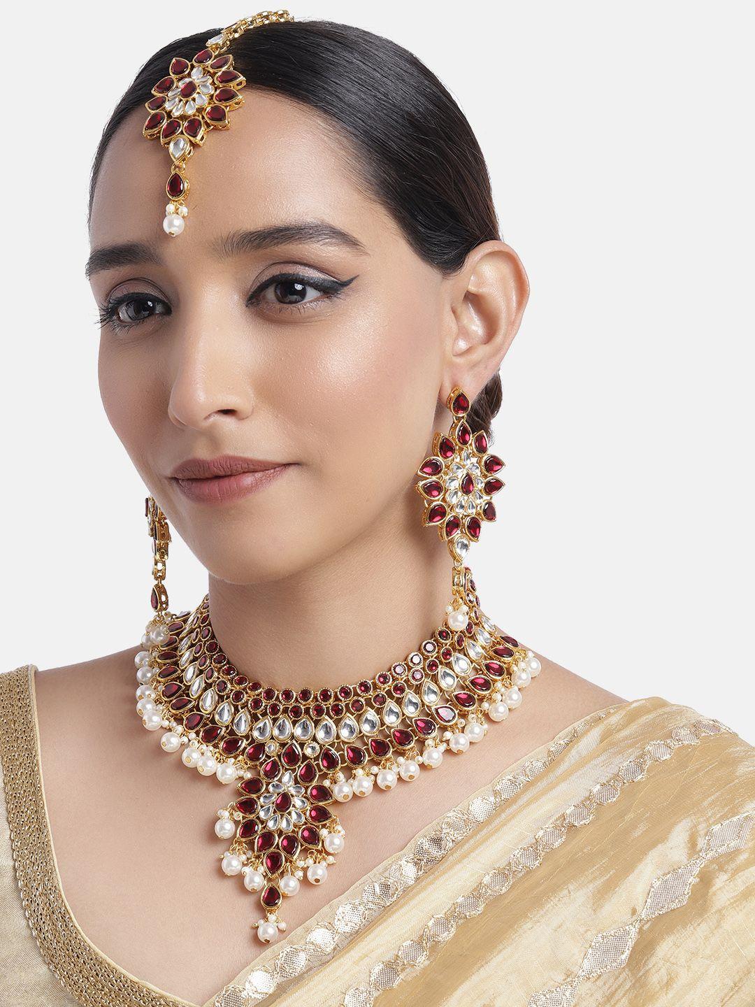 peora maroon & white floral studded gold plated jewellery set