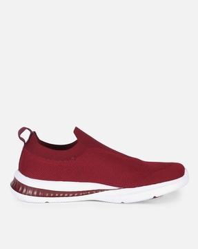 perforated low-top lace-up sports shoes