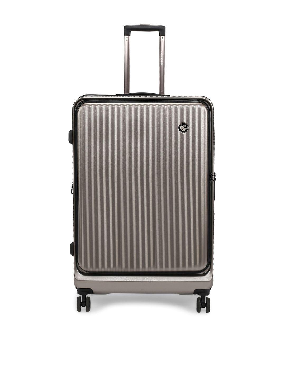 perquisite voyager chempine hard large luggage 28"