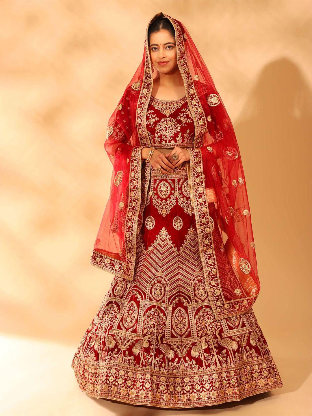 phenav embroidered u-neck lehenga & blouse with dupatta