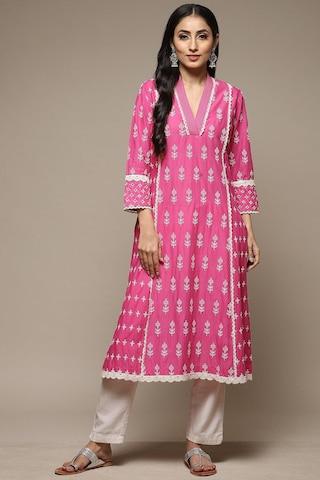 pink embroidered casual v neck 3/4th sleeves calf-length women straight fit kurta