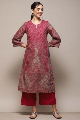 pink yarn dyed ethnic three fourth sleeves key hole neck women straight fit kurta sets
