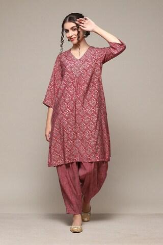 pink print casual 3/4th sleeves v neck women straight fit salwar kurta set