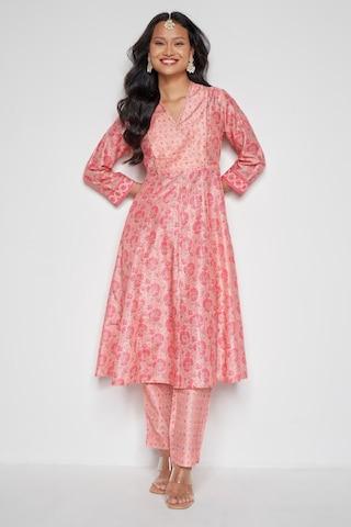 pink print ethnic 3/4th sleeves v neck women flared fit kurta pant set