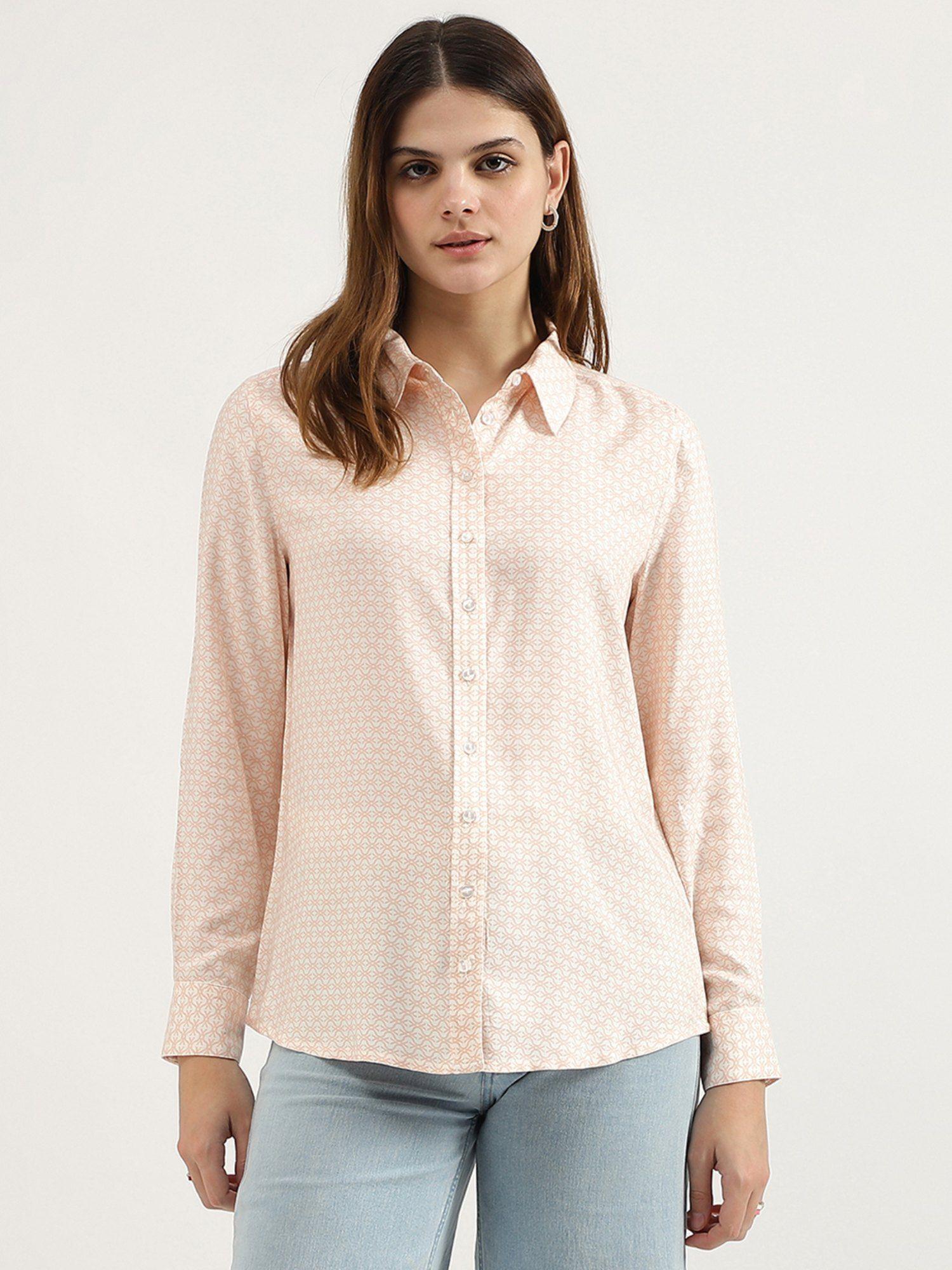 pink spread collar printed shirt