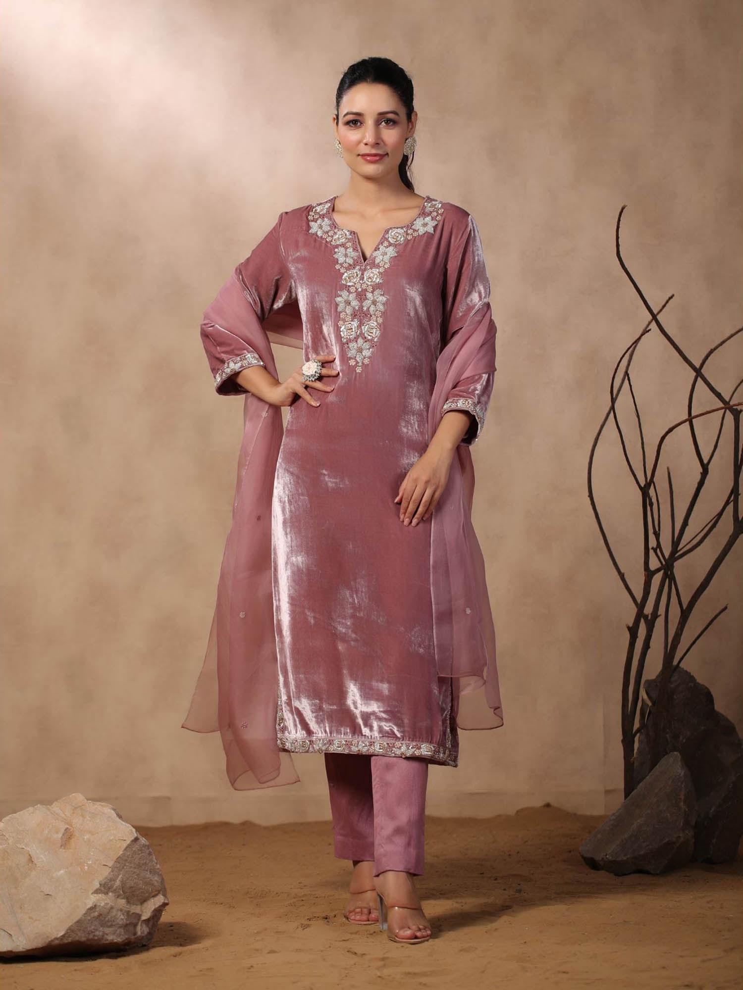 pink velvet kurta paired with pants and dupatta (set of 3)