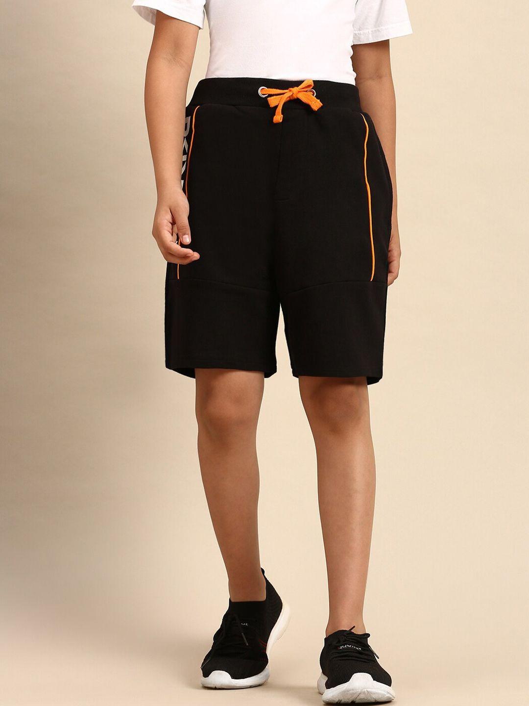 pipin boys black knitted shorts