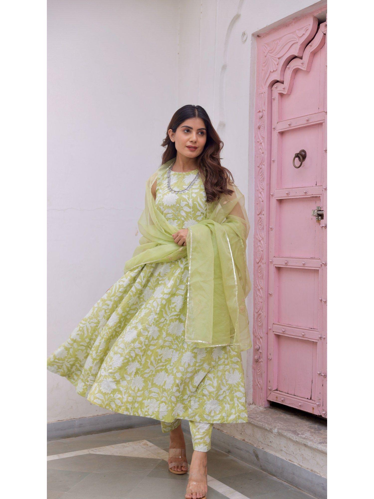 pista jaal handblock cotton anarkali with organza gota work dupatta (set of 3)