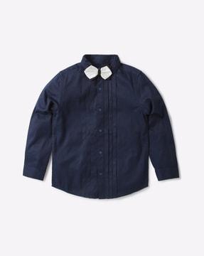 pleated shirt with bow-tie