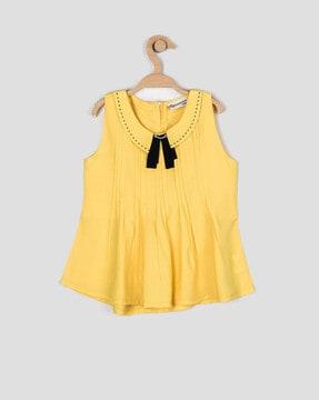 pleated sleeveless top with bow