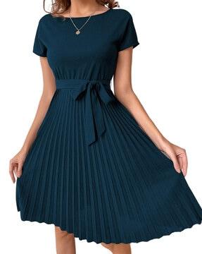 pleated a-line dress with waist tie-up