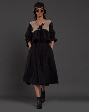 pleated a-line skirt with side pockets