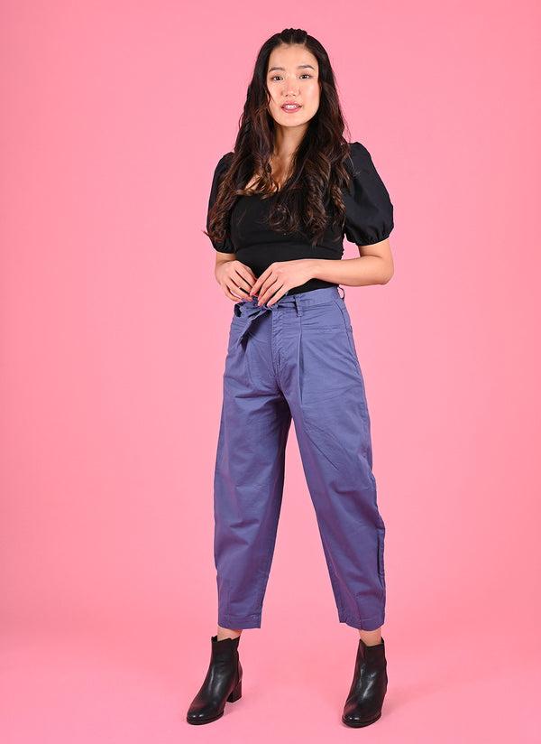 pleated baggy pants with belt in sapphire blue